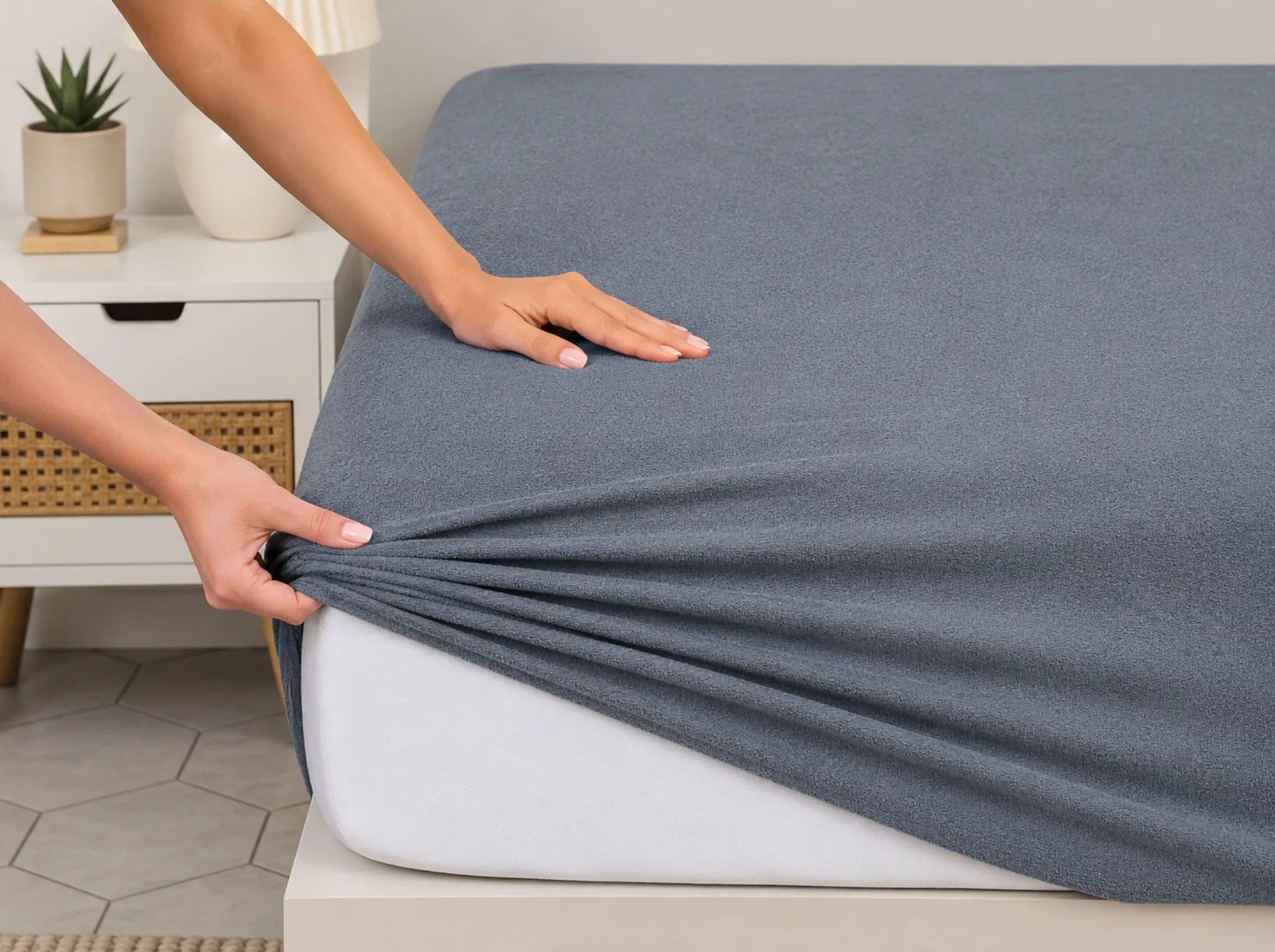 Light Grey - Linen & Loom Premium Mattress Protector | Queen Size (60 x 78 Inches) | Waterproof Fitted Mattress Cover