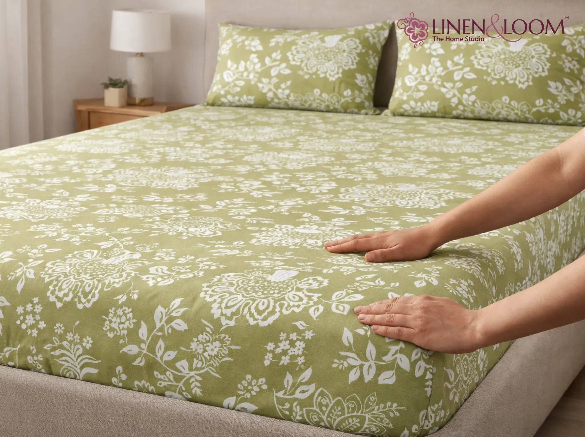 Aranya Floral - Linen & Loom Pure Comfort Series 360° Elastic Fitted Bedsheet | Soft and Comfortable Bed Linen Set for a Cozy Bedroom | 200 TC | King Size 72x78 inches + 9 inches