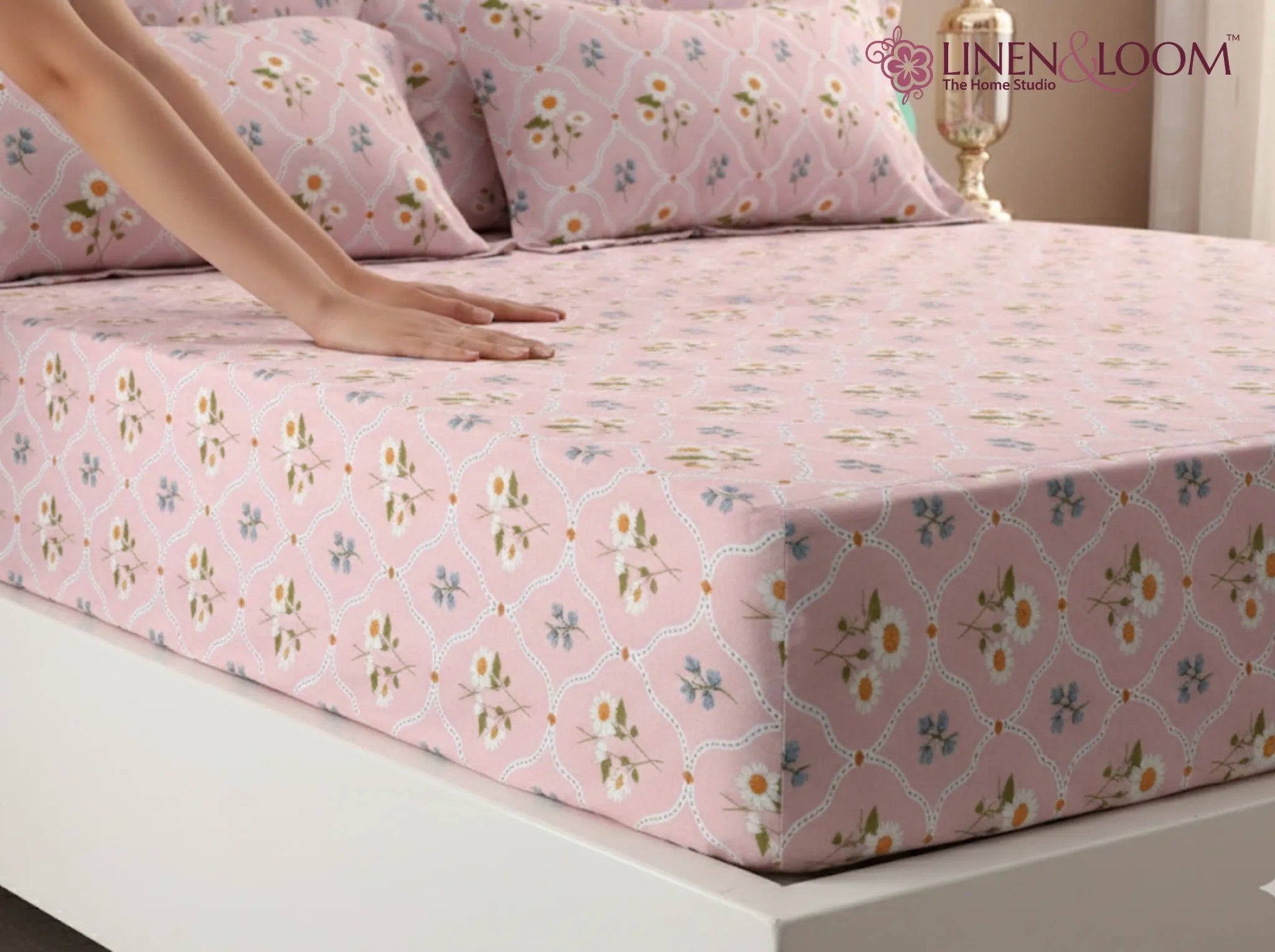Daisy Petale - Linen & Loom Pure Comfort Series 360° Elastic Fitted Bedsheet | Soft and Comfortable Bed Linen Set for a Cozy Bedroom | 200 TC | King Size 72x78 inches + 9 inches